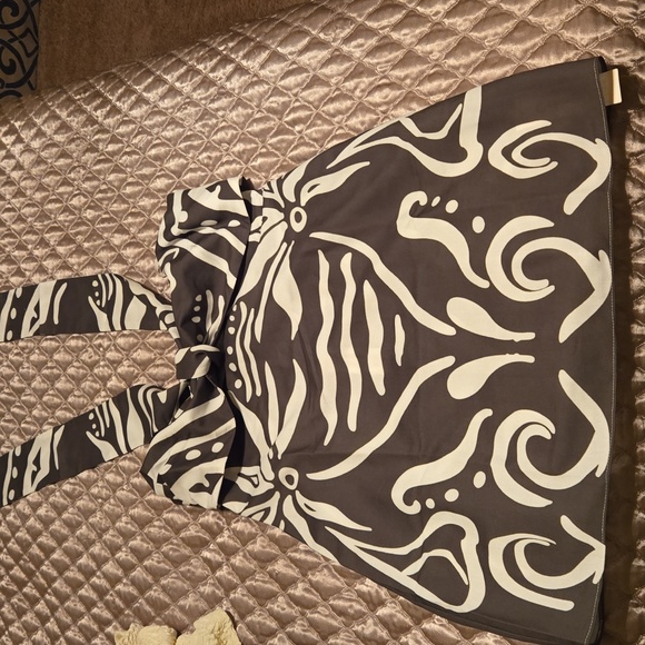 Green and White Halter Dress - Picture 3 of 3